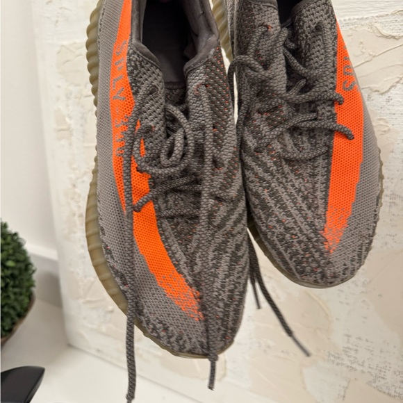 Adidas Yeezy Boost 350 v2 Men’s 8.5 Carbon Beluga Kanye HQ7045 - Picture 14 of 15